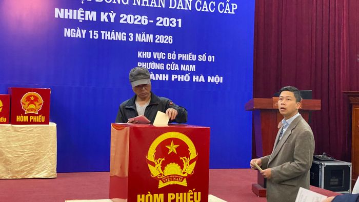 Cử tri tiến hành bỏ phiếu. Ảnh