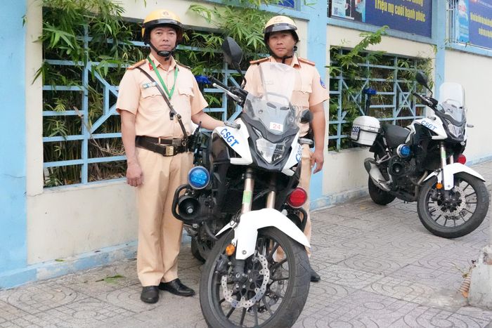 Lực lượng Công an TP. Hồ Chí Minhcó mặt từ sớm bảo đảm an ninh an toàn cho công tác bầu cử tại khu vực bỏ phiếu số 7, phường Cầu Ông Lãnh, TP. Hồ Chí Minh