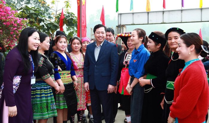 Bí thư Tỉnh ủy Dương Quốc Huy trao đổi với cử tri