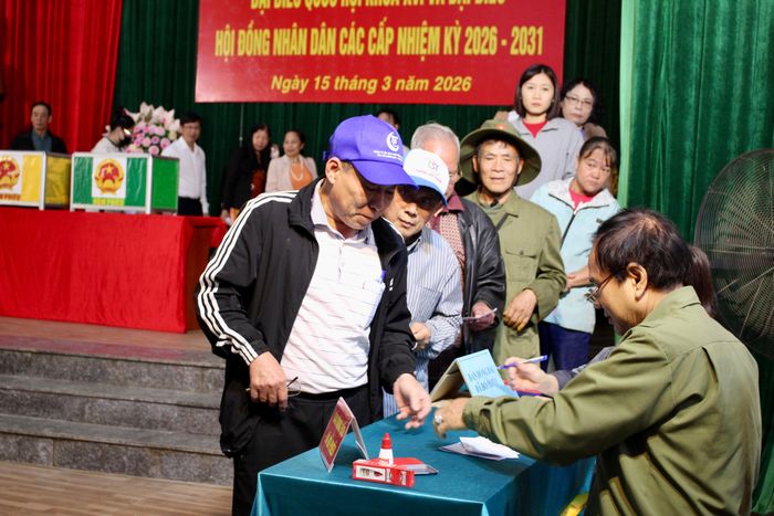 Mọi quy trình bầu cử tại các địa phương đều được thực hiện nghiêm, bảo đảm đúng quy định. Ảnh: T. Tâm
