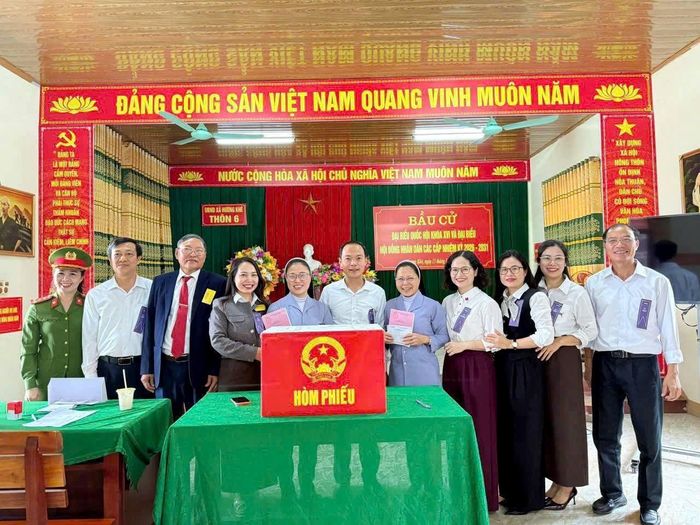 Chức sắc tôn giáo Hà Tĩnh hăng hái tham gia Ngày hội bầu cử