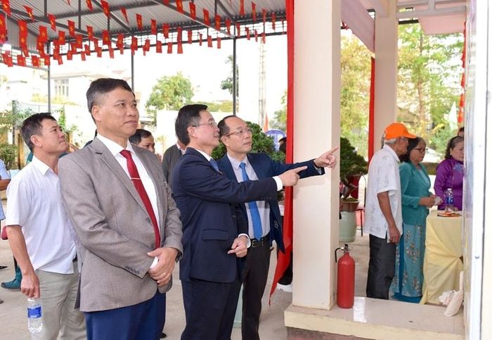 Bí thư Thành ủy TP. Huế Nguyễn Đình Trung tại Khu vực bỏ phiếu số 19, phường Vỹ Dạ