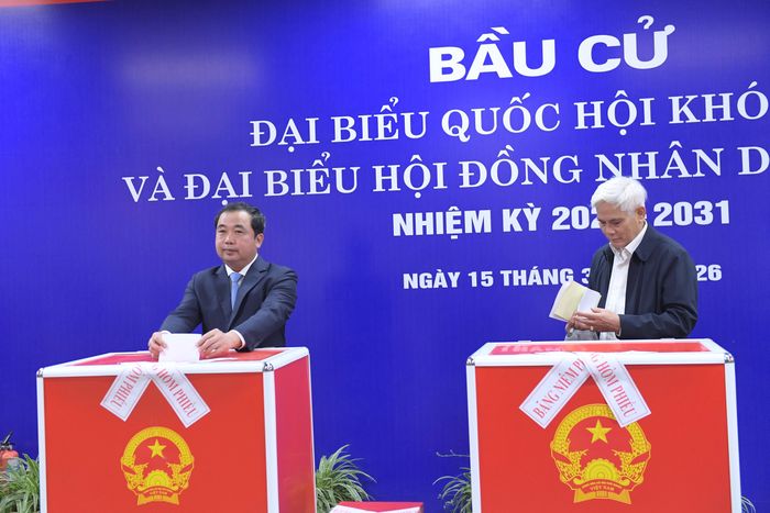 Ủy viên Bộ Chính trị, Bộ trưởng Bộ Nông nghiệp và Môi trường Trần Đức Thắng tham gia bỏ phiếu