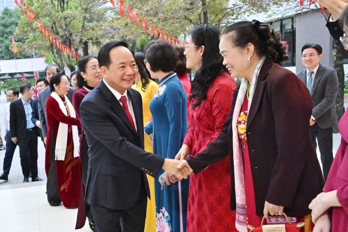Ủy viên Bộ Chính trị, Bí thư Trung ương Đảng, Trưởng ban Tuyên giáo và Dân vận Trung ương Trịnh Văn Quyết tham gia bỏ phiếu tại Khu vực bỏ phiếu số 16, phường Đại Mỗ, Hà Nội