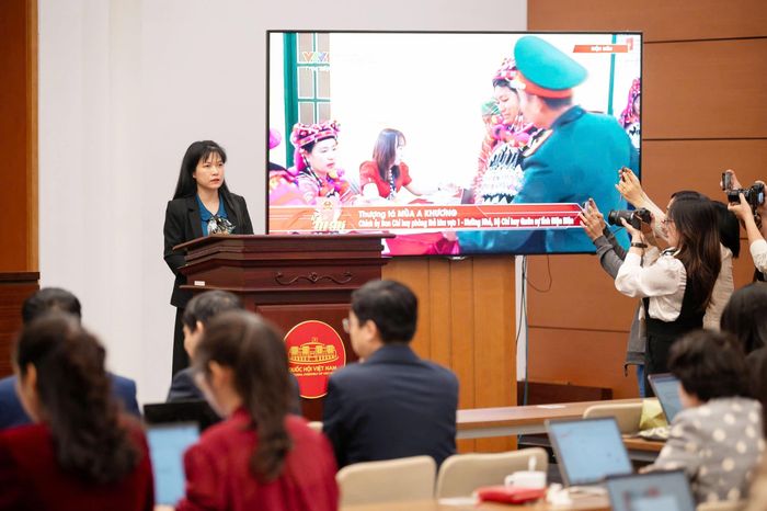 Phó Chủ nhiệm Ủy ban Công tác đại biểu, Phó Chánh văn phòng Thường trực Hội đồng Bầu cử quốc gia Tạ Thị Yên phát biểu