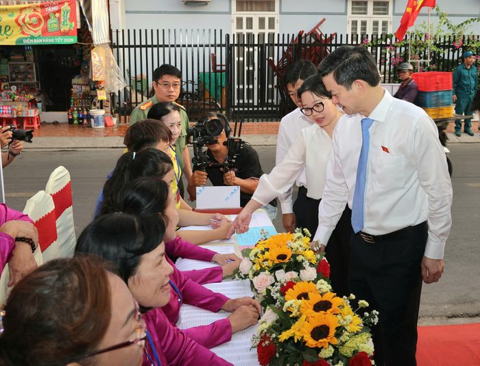 Bí thư Thành ủy TP. Cần Thơ Lê Quang Tùng tại Tổ bầu cử số 22 phường Ninh Kiều. Ảnh: Vũ Châu