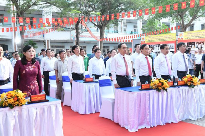 Chủ tịch Quốc hội Trần Thanh Mẫn dự khai mạc tại Khu vực bỏ phiếu số 14, xã Hóc Môn. Ảnh: Lâm Hiển