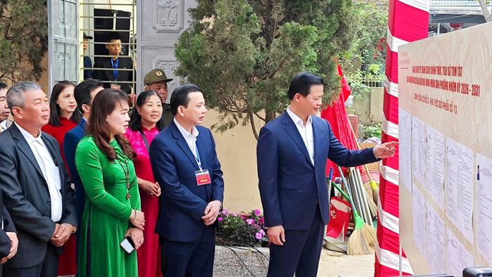 Tại khu vực bỏ phiếu số 13, Ủy viên Trung ương Đảng, Phó Bí thư Tỉnh ủy, Chủ tịch UBND tỉnh Thái Nguyên Vương Quốc Tuấn đã tham dự lễ khai mạc và bỏ phiếu