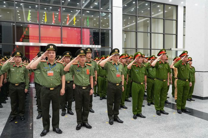Cử tri là Công an TP. Huế nô nức tham gia bầu cử