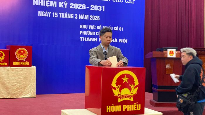 Cử tri bầu cử tại điểm bầu cử số 1
