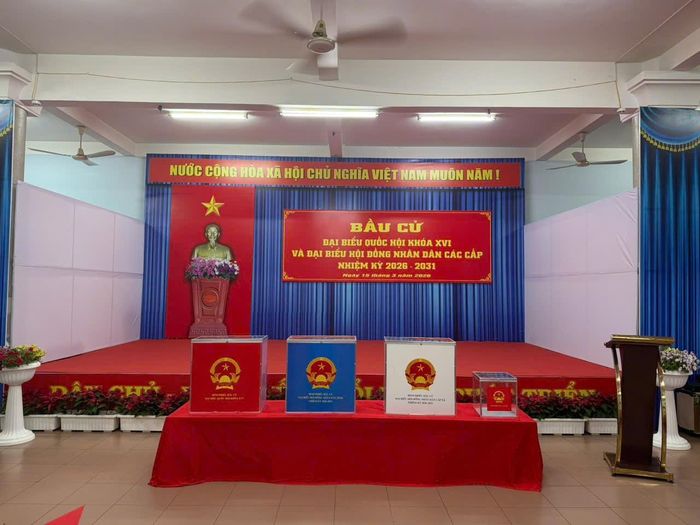 Khu vực bỏ phiếu tại phường Nha Trang được chuẩn bị chu đáo trước giờ mở cửa