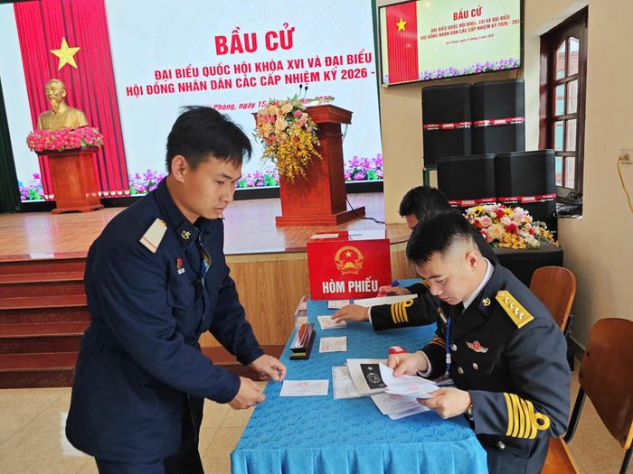 Cử tri Hải quân hoàn thành việc bỏ phiếu