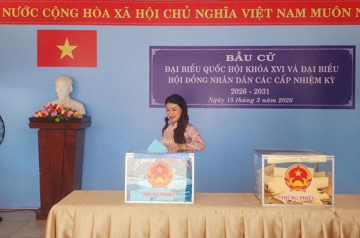 Cử tri bỏ phiếu bầu cử tại Tây Ninh