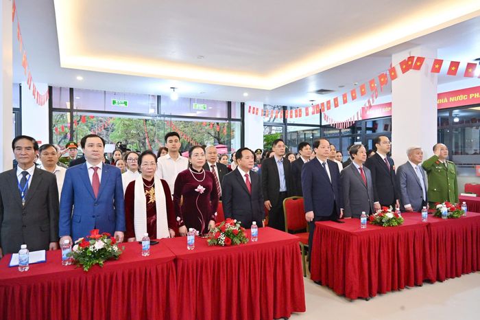 Ủy viên Bộ Chính trị, Bí thư Trung ương Đảng, Trưởng ban Tuyên giáo và Dân vận Trung ương Trịnh Văn Quyết tham gia bỏ phiếu tại Khu vực bỏ phiếu số 16, phường Đại Mỗ, Hà Nội