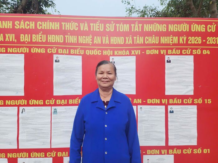 Cử tri Hoàng Thị Hường phấn khởi khi được Đảng và Nhà nước quan tâm, tạo mọi điều kiện để thực hiện quyền và nghĩa vụ công dân.