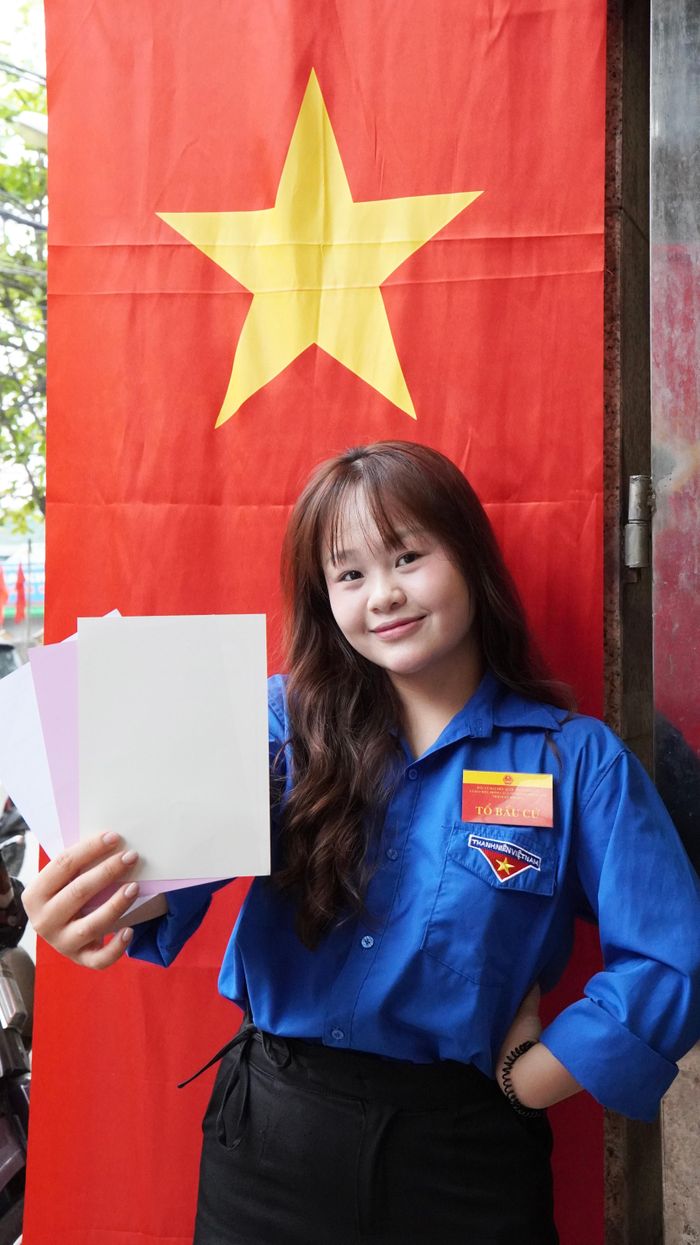 Đoàn viên Hà Thu bày tỏ cảm nghĩ về lần đầu bầu cử.