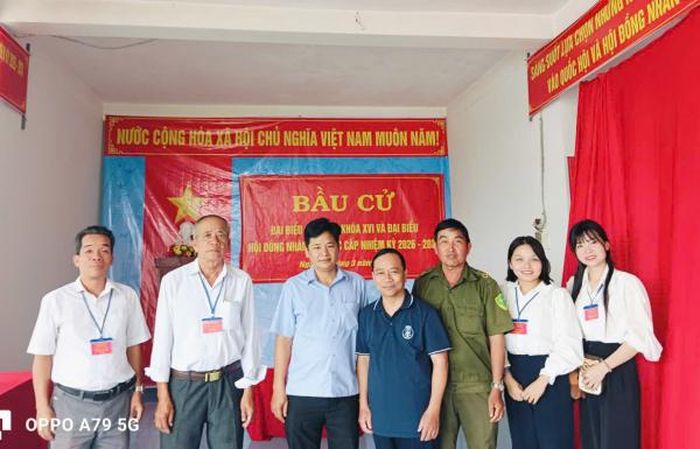 Linh mục Lê Ngọc Thanh, đại diện giáo điểm Vĩnh Bình, giáo xứ Sáu Bọng, Tổ bầu cử số 16, ấp Vĩnh Hưng, xã Vĩnh Trinh (TP Cần Thơ) tham gia bầu cử sáng 15/3/2026. 
