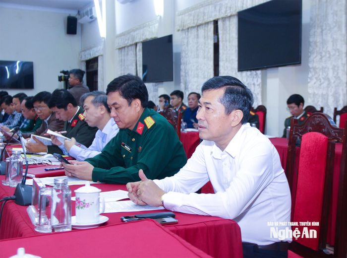 Lãnh đạo UBND tỉnh và các đơn vị cấp tỉnh tham gia hội nghị. Ảnh: Mai Hoa