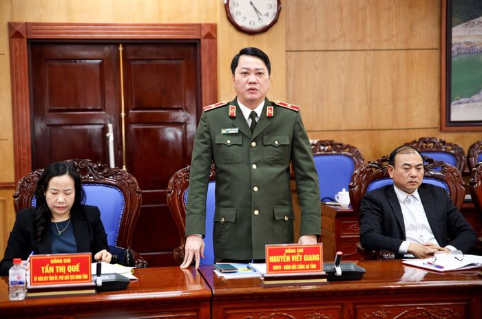 Thiếu tướng Nguyễn Viết Giang - Ủy viên Ban Thường vụ Tỉnh ủy, Giám đốc Công an tỉnh phát biểu tại cuộc họp.