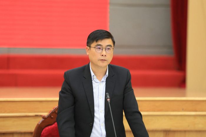Đồng chí Nguyễn Khắc Bình, Phó Trưởng ban Thường trực Ban Chỉ đạo phát triển KH-CN, đổi mới sáng tạo và chuyển đổi số tỉnh Lâm Đồng báo cáo kết quả năm 2025