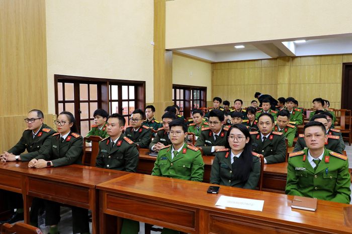 Các đại biểu tham dự hội nghị tại điểm cầu Tỉnh ủy Lâm Đồng