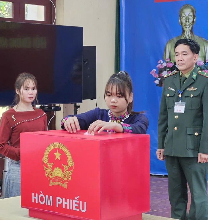 Cử tri đi bỏ phiếu ở Quảng Trị
