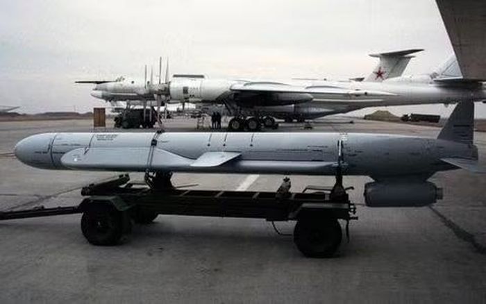 "Nếu việc phóng tên lửa hành trình Kh-101 từ mặt đất trở thành hiện thực, thời gian cần thiết để xác định mối đe dọa đối với các hệ thống phòng không sẽ giảm đi đáng kể", các nhà phân tích Ukraine cảnh báo.