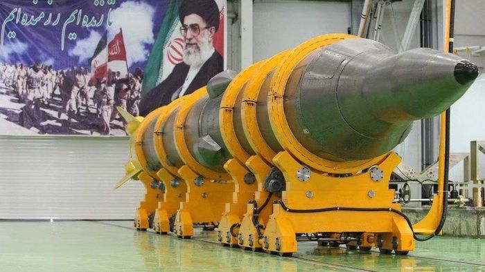Động thái đáp trả qua lại giữa Kyiv và Tehran đang gây ra nhiều lo ngại, bởi không loại trừ khả năng giữa hai bên sẽ phát sinh tình huống xung đột vũ trang trực tiếp thông qua "lực lượng ủy nhiệm".