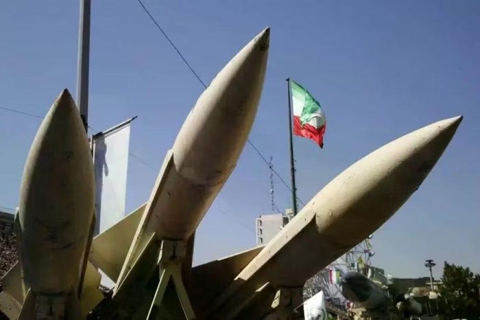 Dự án trên một yếu tố quan trọng đối với chương trình hạt nhân trước đây của Iran. Điều này cho thấy sự gia tăng hơn nữa khả năng chế tạo vũ khí hạt nhân và tạo ra mối đe dọa mới đối với hợp tác công nghệ quân sự hiện có.