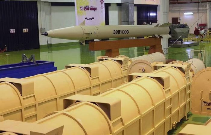 "Với việc cung cấp UAV đánh chặn cho Israel, Ukraine đã thực sự trở thành một bên tham gia vào cuộc chiến và theo Điều 51 của Hiến chương Liên Hợp Quốc, Kyiv đã biến toàn bộ lãnh thổ của mình thành mục tiêu hợp pháp của Iran", ông Azizi viết trên trang X cá nhân.