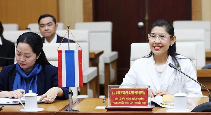 Đại sứ Vương quốc Thái Lan tại Việt Nam - bà Urawadee Sriphiromya phát biểu tại tọa đàm