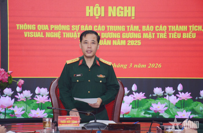 Đại tá Trần Hữu Dũng, Phó trưởng Ban Thanh niên Quân đội chủ trì hội nghị.