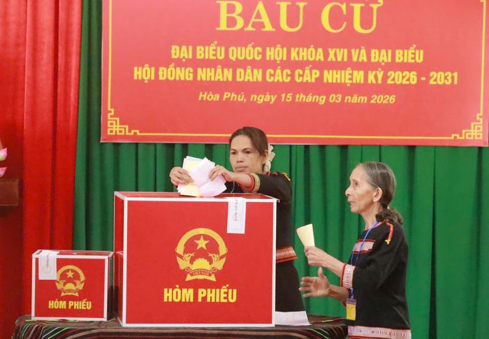  Cử tri xã Hòa Phú, tỉnh Đắk Lắk tham gia bầu cử 
