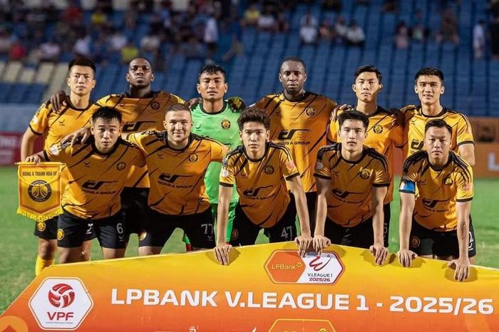Tuy nhiên, các tân binh nói trên vẫn chưa thể ra sân bởi CLB Thanh Hóa vẫn đang chịu án cấm đăng ký cầu thủ mới từ FIFA sau tranh chấp tài chính với các ngoại binh.