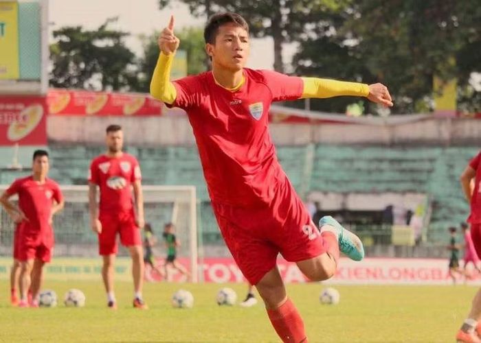 Ba gương mặt nội binh còn lại gồm Lê Văn Hưng, Nguyễn Hữu Dũng và Lê Văn Hoàn, được kỳ vọng sẽ giúp đội bóng xứ Thanh cải thiện chất lượng ở cả 3 tuyến.