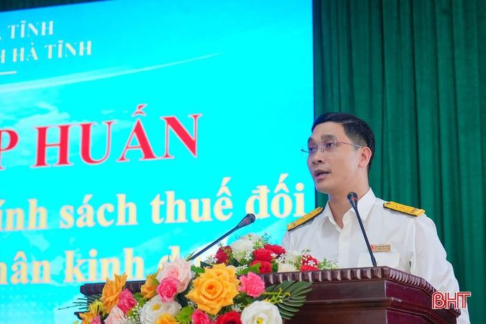 Ông Nguyễn Đức Tiến - Phó Trưởng Thuế cơ sở 1, Thuế tỉnh Hà Tĩnh phát biểu tại hội nghị.