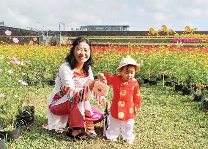 Bà Thời luôn là "hậu phương" vững chắc và là tấm gương sáng cho con, cháu