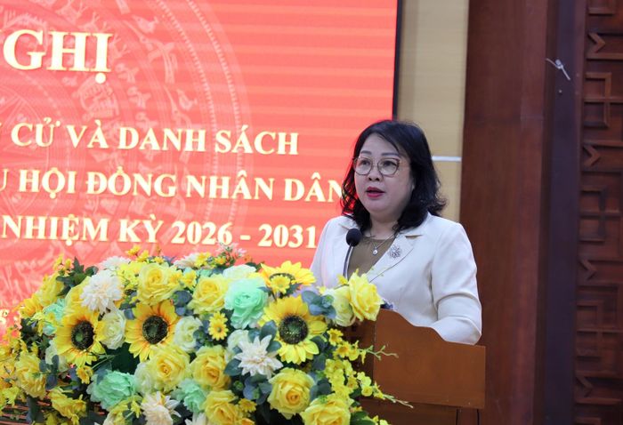 Bà Cao Thị Hòa An, Phó bí thư Thường trực Tỉnh ủy, Chủ tịch Hội đồng bầu cử tỉnh Đắk Lắk phát biểu tại lễ công bố (Ảnh: N.H).