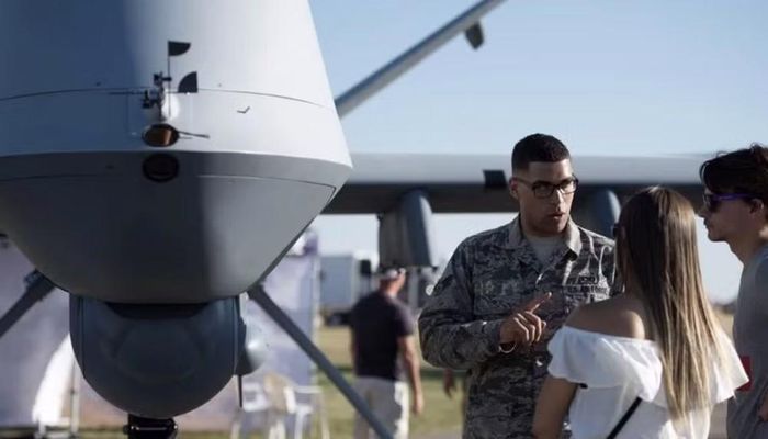 Khác với tên lửa đạn đạo hay hành trình, drone có chi phí thấp hơn nhiều nhưng vẫn đủ khả năng gây thiệt hại lớn nếu vượt qua được hệ thống phòng thủ.