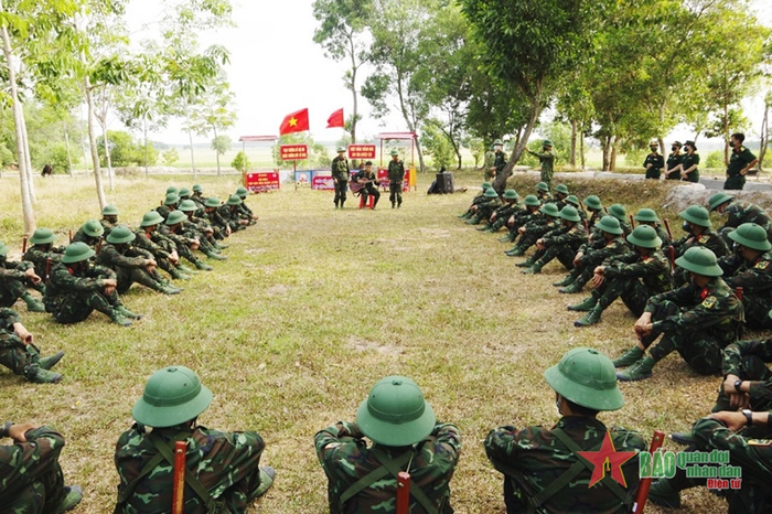  Giờ giải lao trên thao trường của chiến sĩ mới Trung đoàn 4 (Sư đoàn 5, Quân khu 7). Ảnh minh họa: qdnd.vn