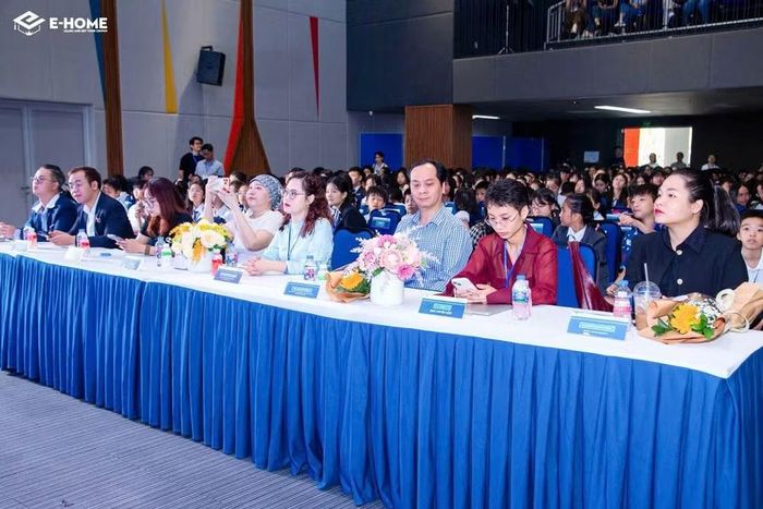 Khai mạc với sự tham gia của các thí sinh, quan sát viên và các vị khách mời đến từ các đơn vị trường học, đại học, tổ chức giáo dục khắp khu vực miền Nam.