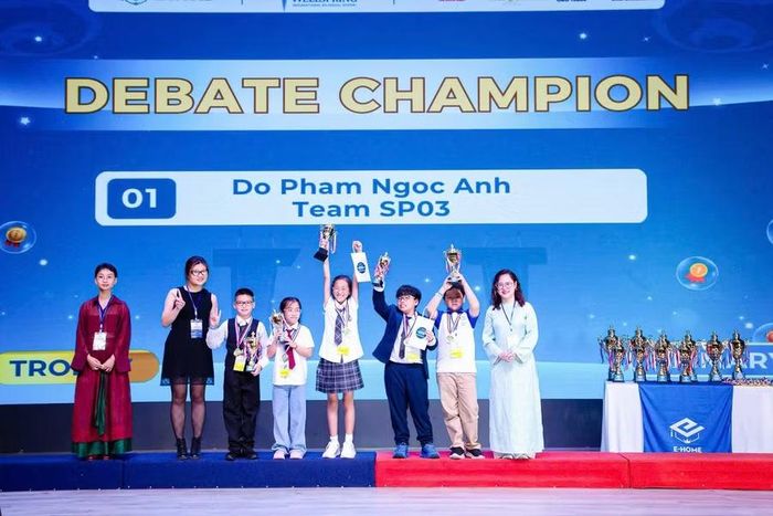 Các đội thi đã thể hiện được khả năng tranh biện tiếng Anh với các chủ đề thời sự và ý nghĩa.