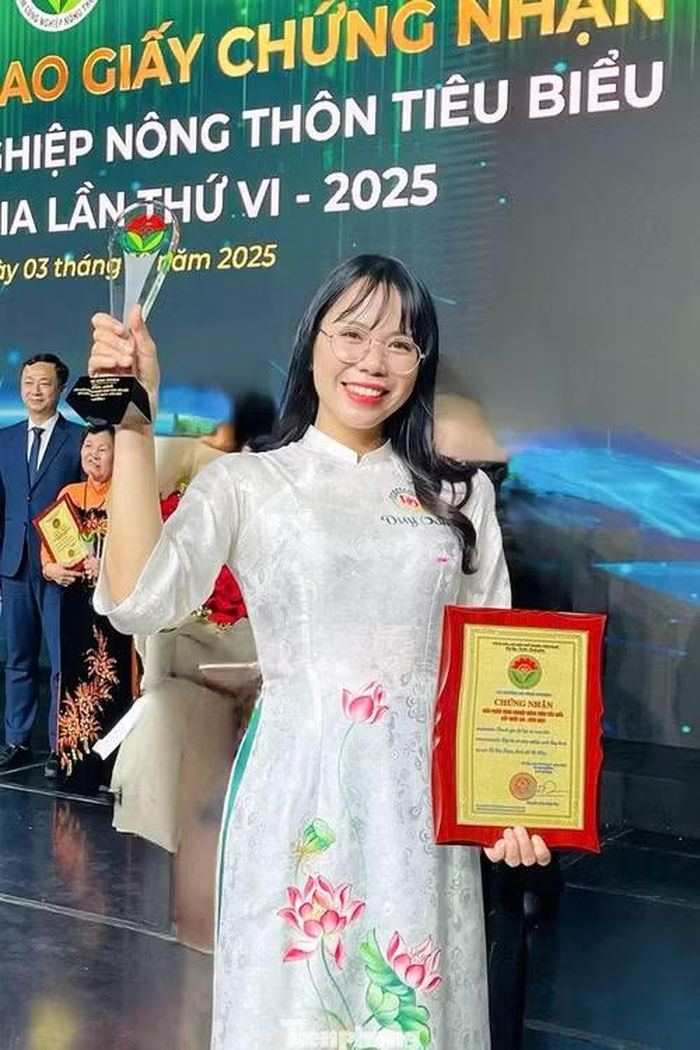 Chị Phạm Thị Duy Mỹ (Giám đốc HTX Nông nghiệp xanh Duy Oanh).