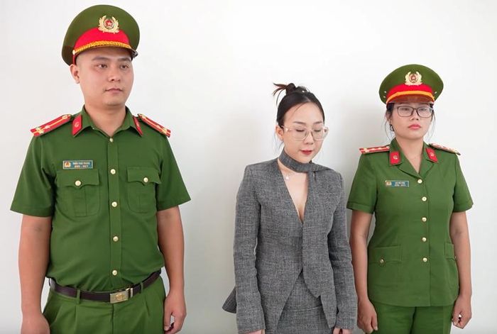  Cơ quan điều tra tống đạt các Quyết định và Lệnh đối với Lê Thị Thanh Giang.