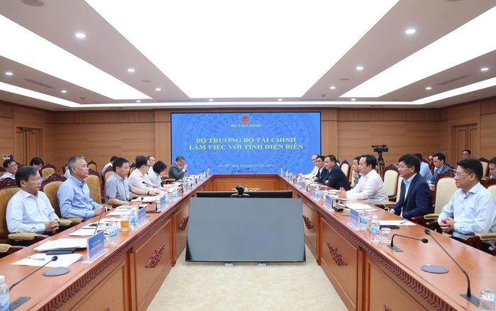 Quang cảnh buổi làm việc.