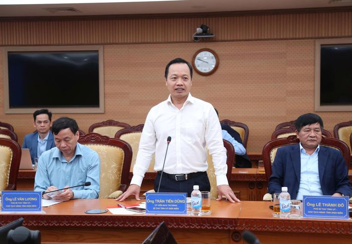 Bí thư Tỉnh ủy Trần Tiến Dũng phát biểu tại buổi làm việc.