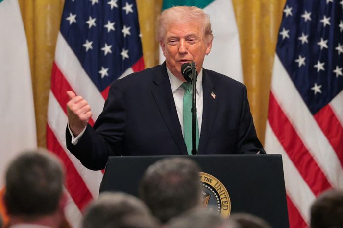  Ông Trump thường đưa ra nhiều phát biểu cứng rắn song mơ hồ không cụ thể để "giữ không gian linh hoạt" cho các chiến lược tương lai. Ảnh: Reuters. 
