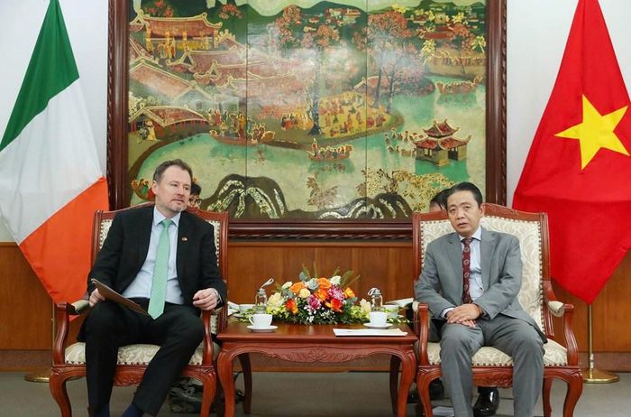 Thứ trưởng Hoàng Đạo Cương tiếp Quốc vụ khanh Bộ Văn hóa, Truyền thông và Thể thao Ireland Charlie McConalogue