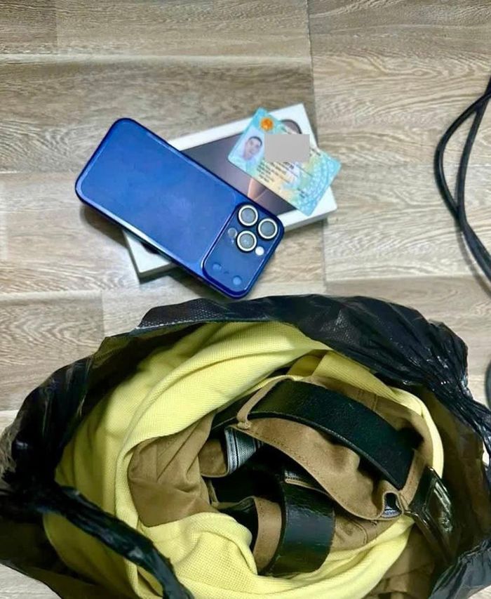 Đối tượng Vũ cùng tang vật.