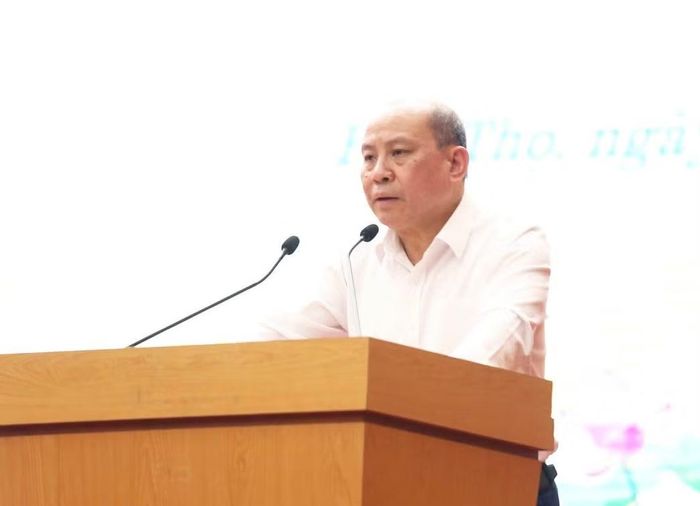 Chủ tịch HĐND tỉnh, Phó Trưởng Ban Chỉ đạo, Chủ tịch Ủy ban Bầu cử tỉnh Bùi Đức Hinh phát biểu chỉ đạo tại hội nghị. Ảnh: Thanh Hòa